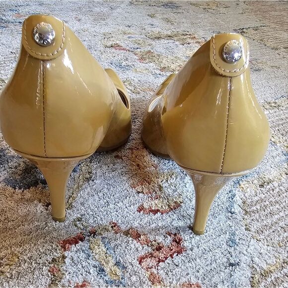 Michael Kors Mustard Color Heels, Size 7.5, Excellent Condition, Like New - Picture 4 of 6